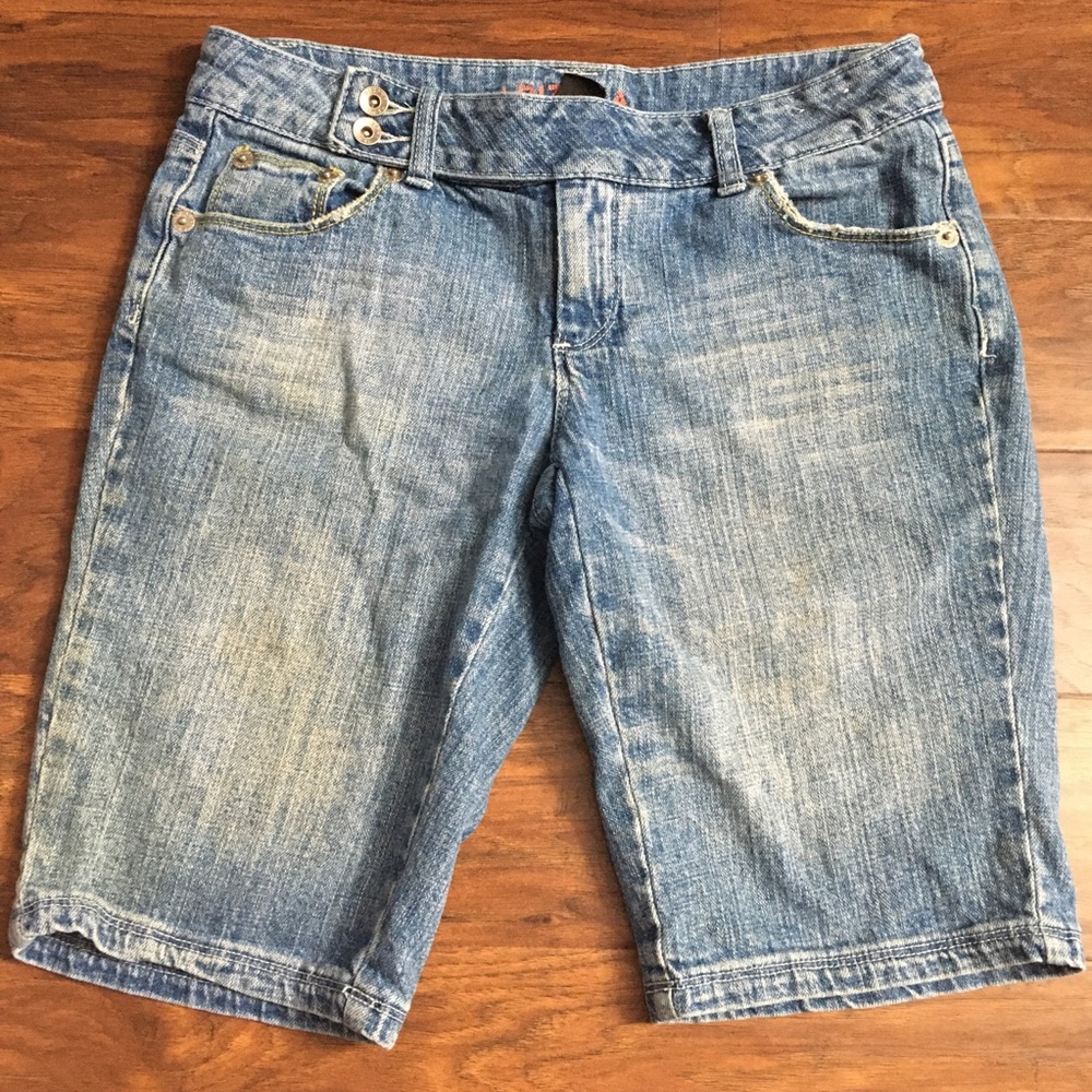 Arizona Jeans Co juniors sz 5 Bermuda shorts